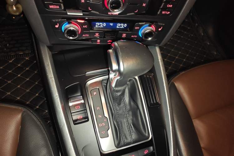 Used Audi Q5 2016 40 TFSI Technology Edition Gear Lever