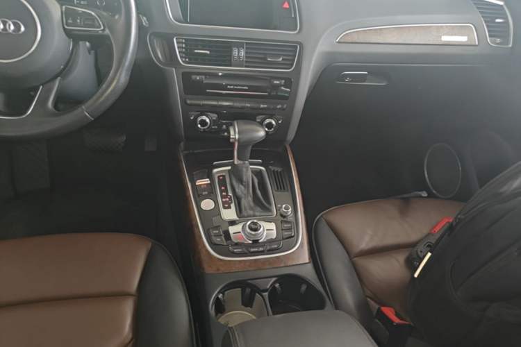 Used Audi Q5 2016 40 TFSI Comfort Model Gear Lever