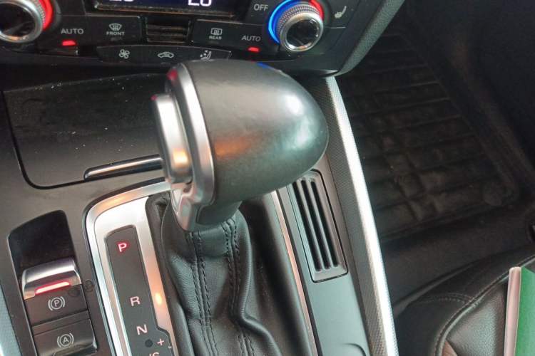 Used Audi Q5 2016 40 TFSI Comfort Model Gear Lever
