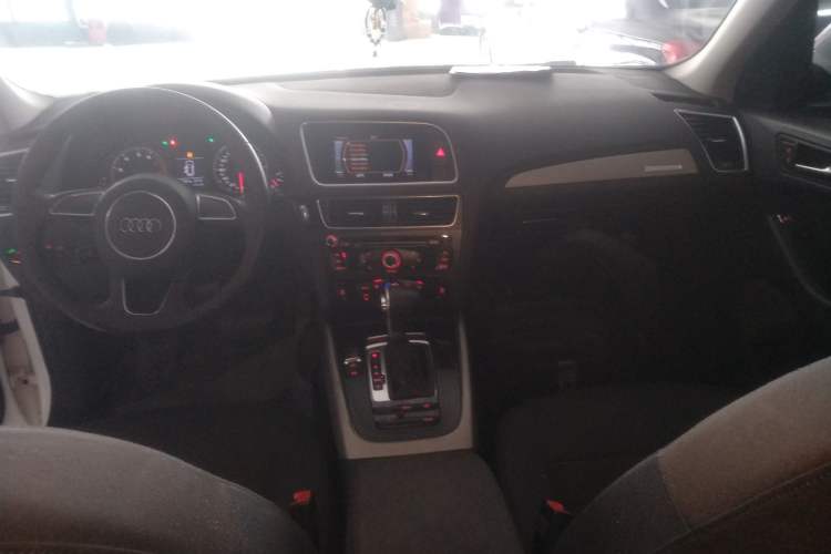 Used Audi Q5 2016 40 TFSI Trendy Edition Interior 2