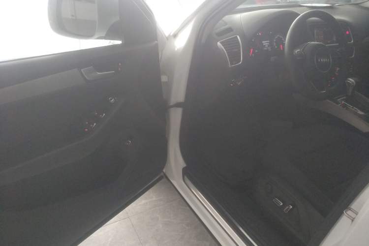 Used Audi Q5 2016 40 TFSI Trendy Edition Interior 3