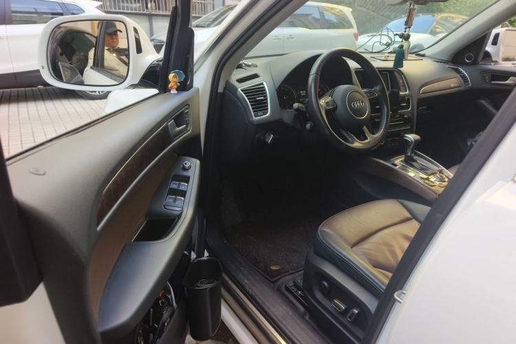 Used Audi Q5 2016 40 TFSI Comfort Model Interior 3