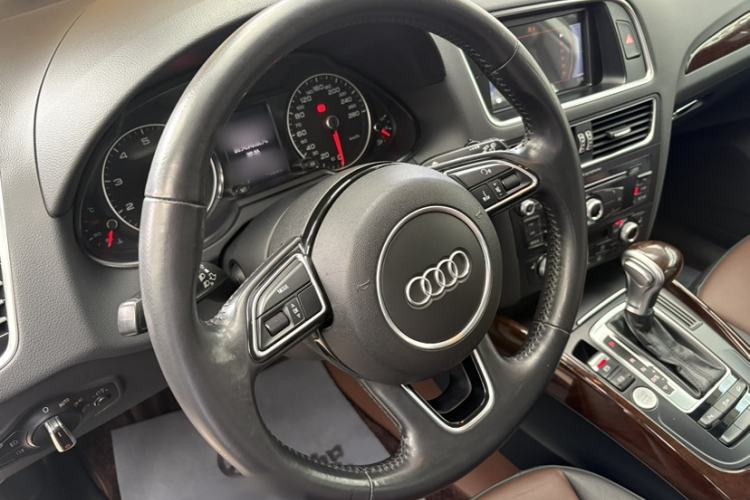 Used Audi Q5 2016 40 TFSI Technology Edition Interior 3