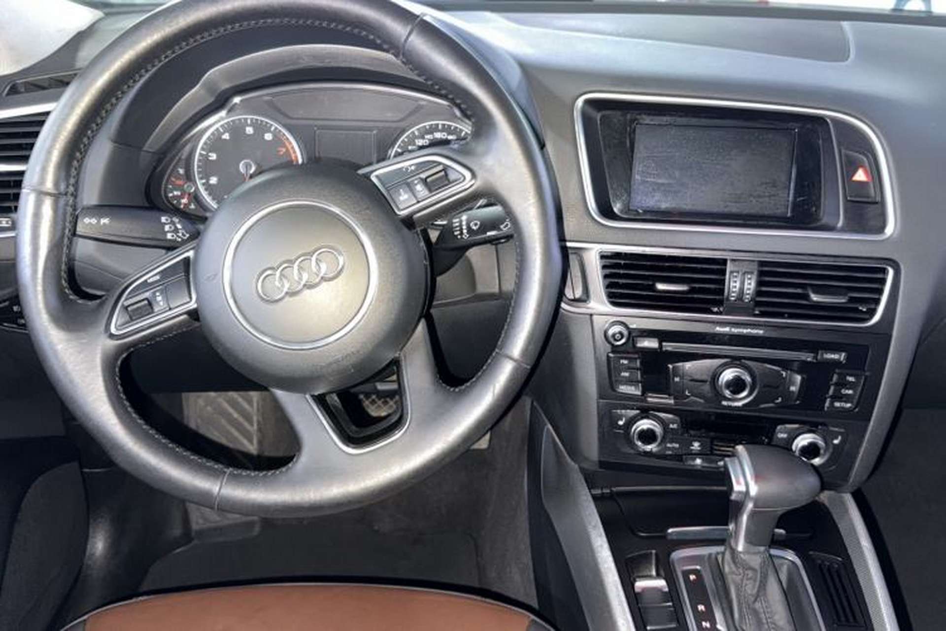 Used Audi Q5 2016 40 TFSI Technology Edition Interior 4