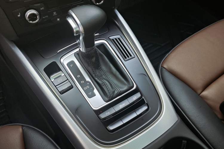 Used Audi Q5 2016 40 TFSI Technology Edition Interior 4