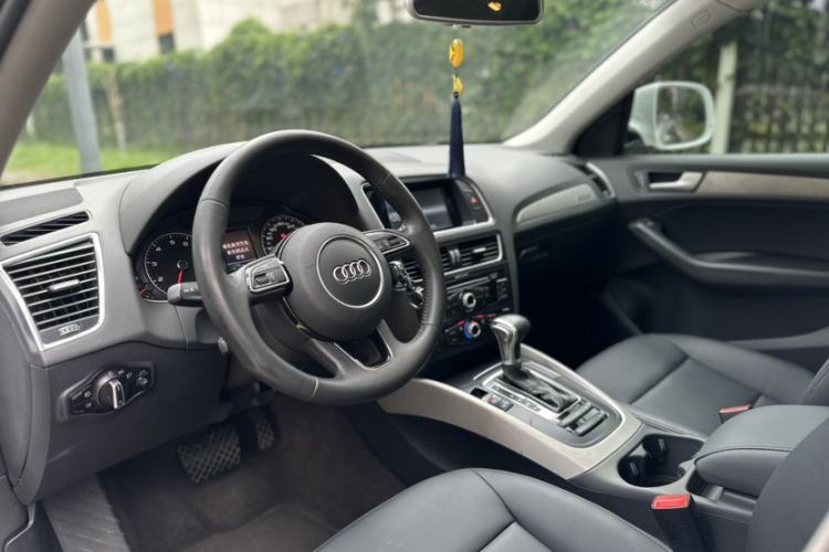 Used Audi Q5 2016 40 TFSI Trendy Edition Interior 5