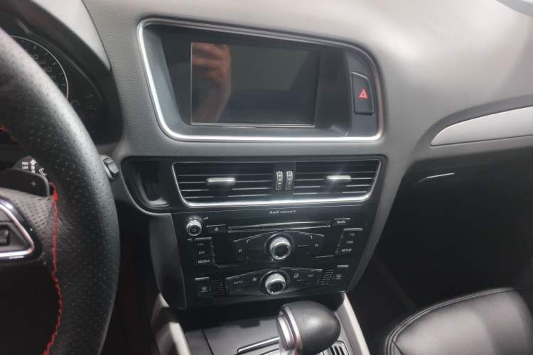 Used Audi Q5 2016 40 TFSI Trendy Edition Interior 6