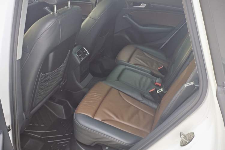 Used Audi Q5 2016 40 TFSI Technology Edition Interior 6
