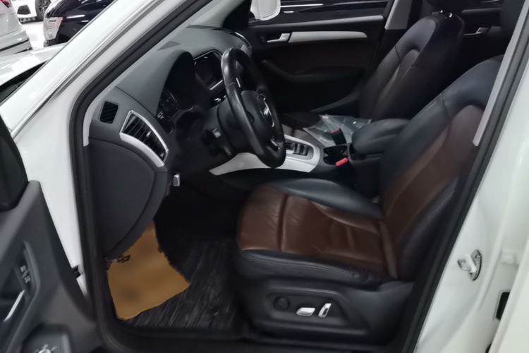 Used Audi Q5 2016 40 TFSI Technology Edition Left Front Seat
