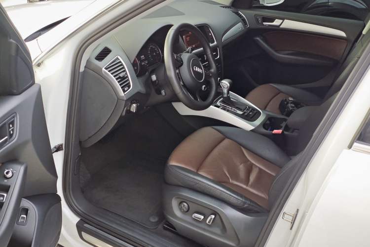 Used Audi Q5 2016 40 TFSI Technology Edition Left Front Seat