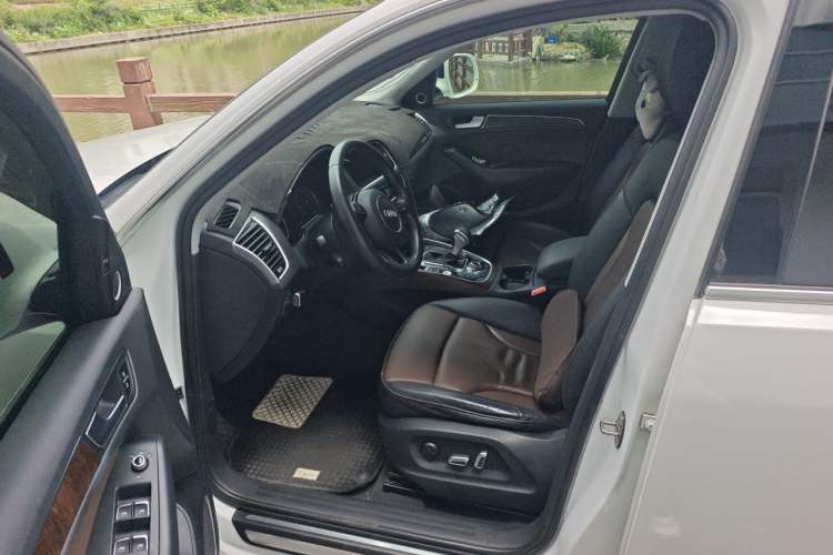 Used Audi Q5 2016 40 TFSI Technology Edition Left Front Seat
