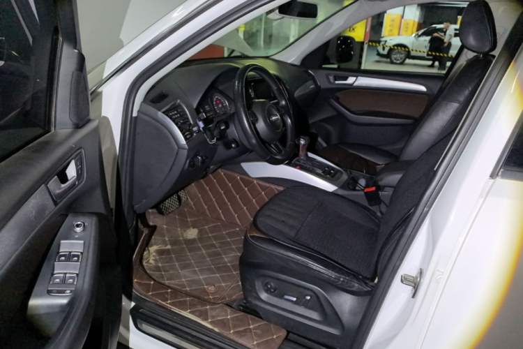 Used Audi Q5 2016 40 TFSI Technology Edition Left Front Seat