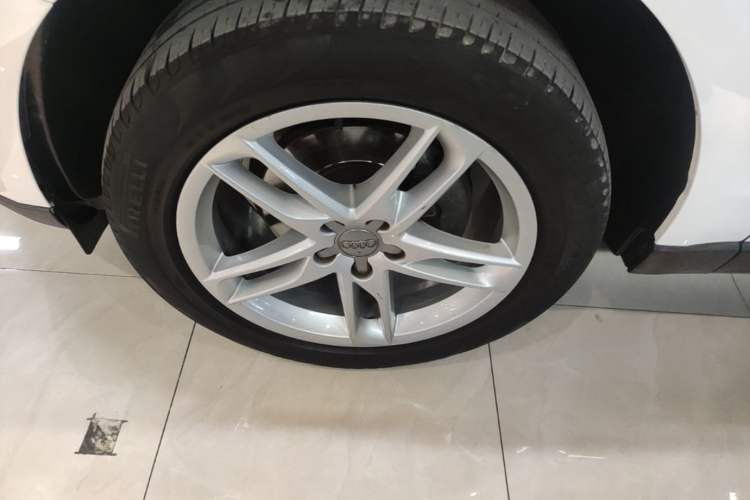 Used Audi Q5 2016 40 TFSI Technology Edition Left Front Wheel Hub