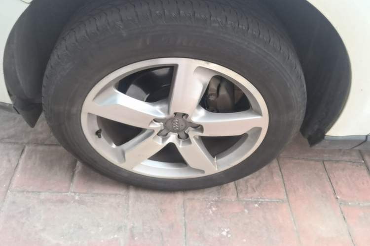Used Audi Q5 2016 40 TFSI Technology Edition Left Front Wheel Hub