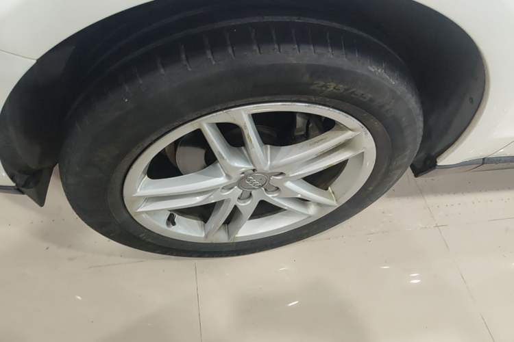 Used Audi Q5 2016 40 TFSI Comfort Model Left Front Wheel Hub