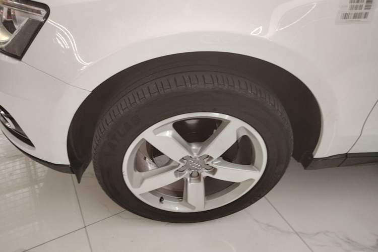 Used Audi Q5 2016 40 TFSI Technology Edition Left Front Wheel Hub
