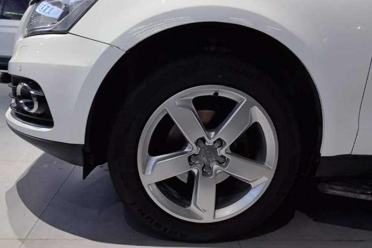 Used Audi Q5 2016 40 TFSI Technology Edition Left Front Wheel Hub