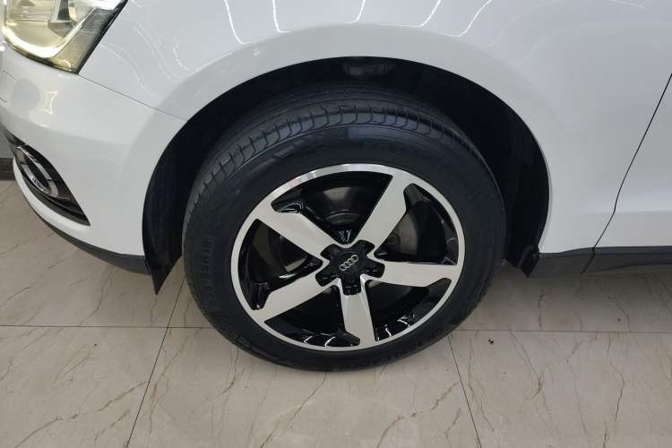 Used Audi Q5 2016 40 TFSI Technology Edition Left Front Wheel Hub
