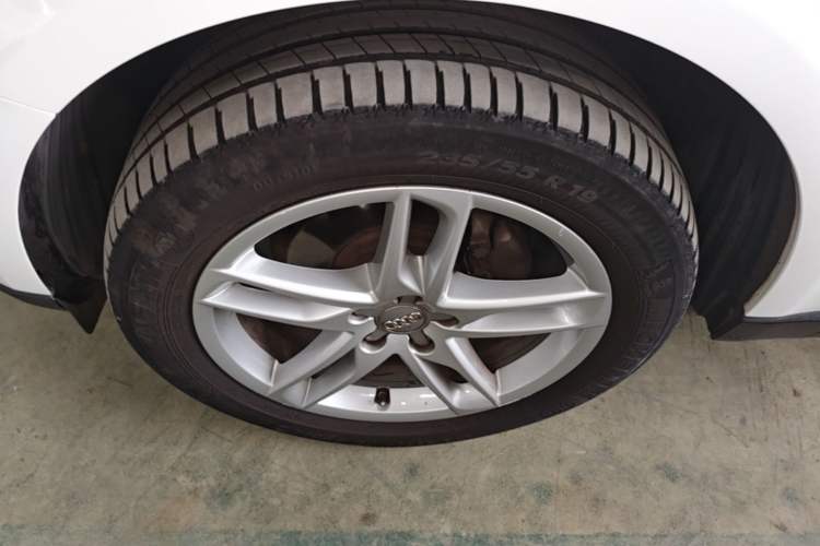 Used Audi Q5 2016 40 TFSI Comfort Model Left Front Wheel Hub