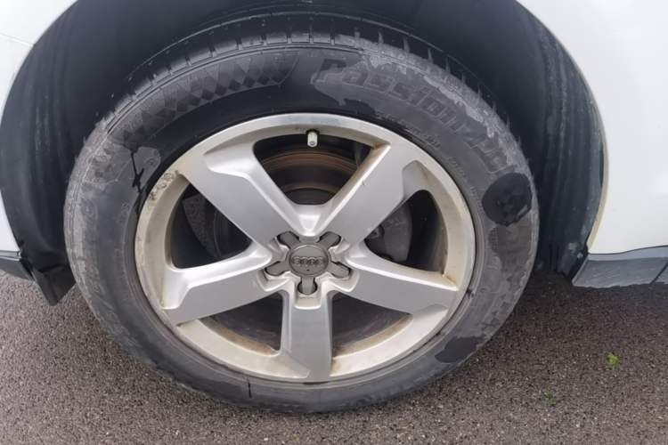 Used Audi Q5 2016 40 TFSI Technology Edition Left Front Wheel Hub