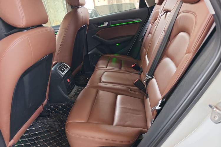 Used Audi Q5 2016 40 TFSI Trendy Edition Left Rear Seat