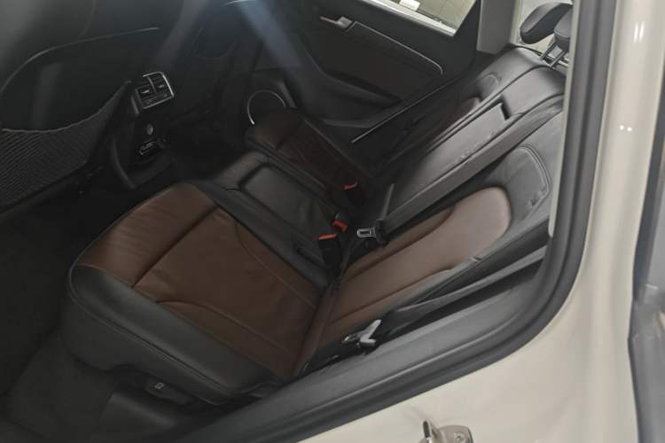 Used Audi Q5 2016 40 TFSI Comfort Model Left Rear Seat