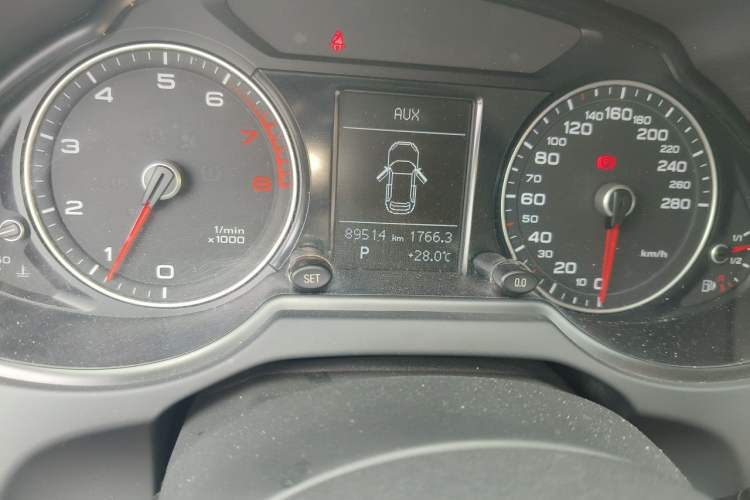 Used Audi Q5 2016 40 TFSI Technology Edition Odometer Close Up