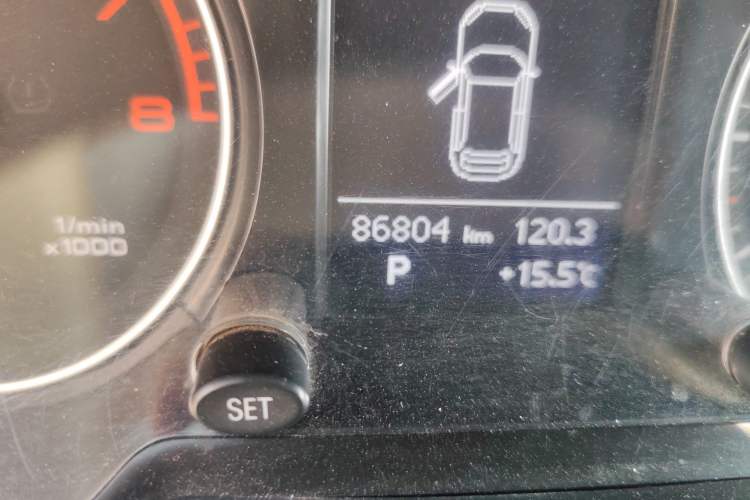 Used Audi Q5 2016 40 TFSI Trendy Edition Odometer Close Up