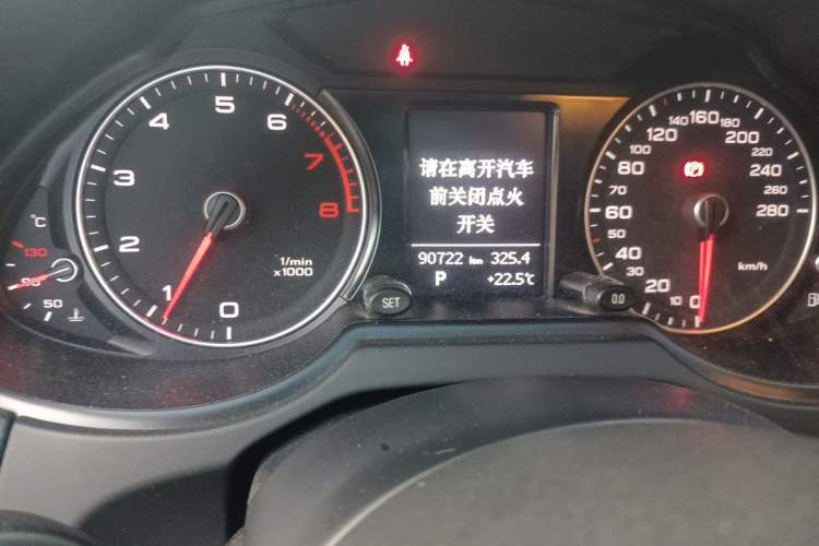 Used Audi Q5 2016 40 TFSI Technology Edition Odometer Close Up