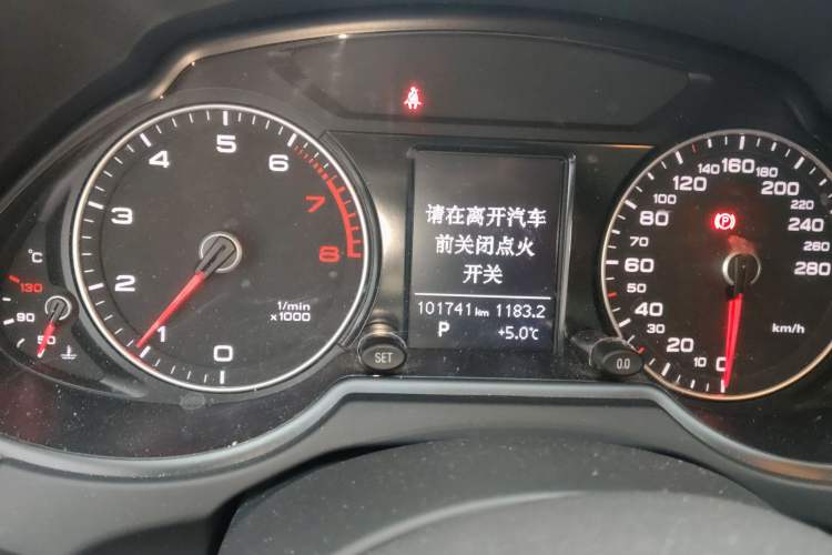 Used Audi Q5 2016 40 TFSI Technology Edition Odometer Close Up