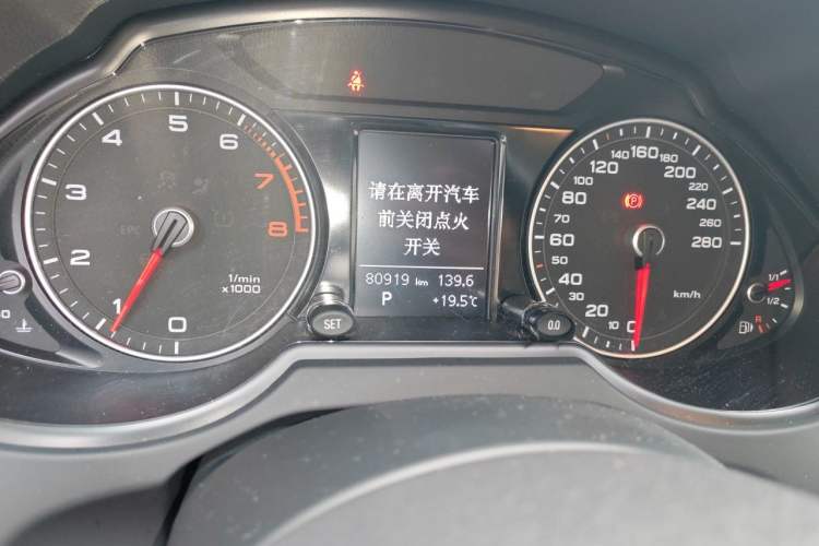 Used Audi Q5 2016 40 TFSI Technology Edition Odometer Close Up