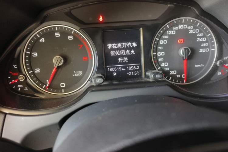Used Audi Q5 2016 40 TFSI Technology Edition Odometer Close Up