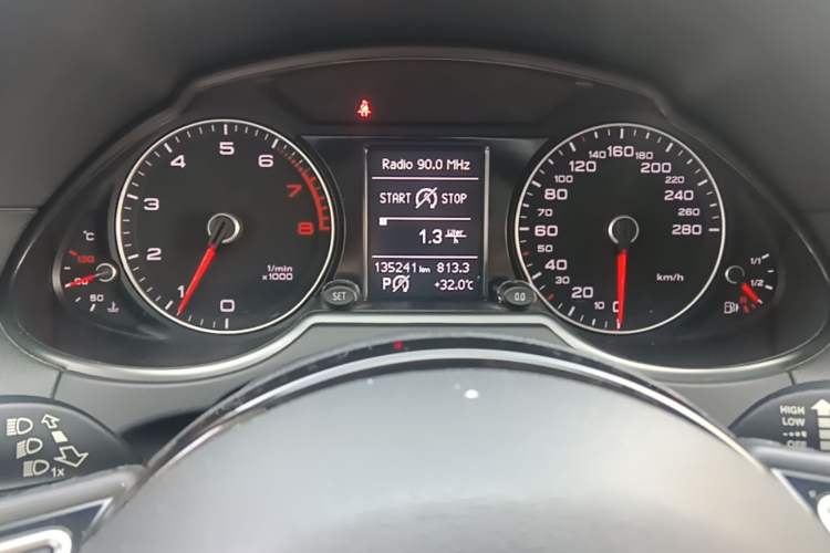 Used Audi Q5 2016 40 TFSI Technology Edition Odometer Close Up