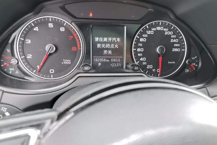 Used Audi Q5 2016 40 TFSI Technology Edition Odometer Close Up