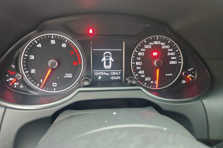 Used Audi Q5 2016 40 TFSI Technology Edition Odometer Close Up