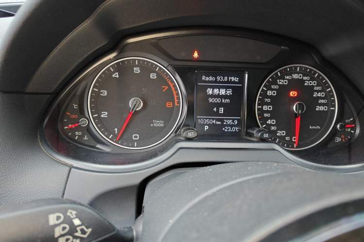 Used Audi Q5 2016 40 TFSI Trendy Edition Odometer Close Up