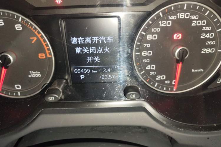 Used Audi Q5 2016 40 TFSI Technology Edition Odometer Close Up