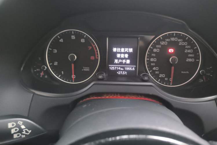 Used Audi Q5 2016 40 TFSI Technology Edition Odometer Close Up