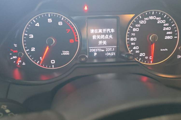 Used Audi Q5 2016 40 TFSI Technology Edition Odometer Close Up