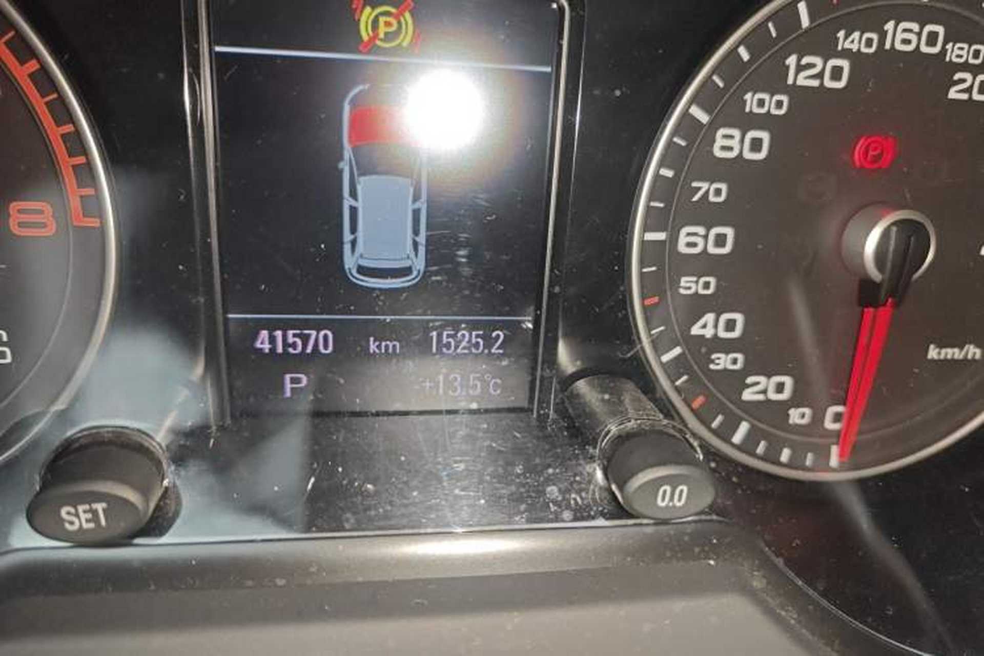 Used Audi Q5 2016 40 TFSI Comfort Model Odometer Close Up