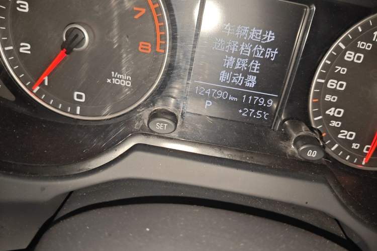 Used Audi Q5 2016 40 TFSI Technology Edition Odometer Close Up