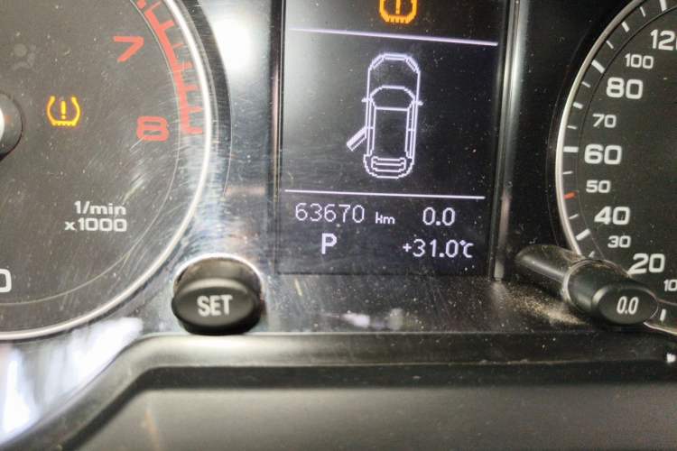 Used Audi Q5 2016 40 TFSI Trendy Edition Odometer Close Up