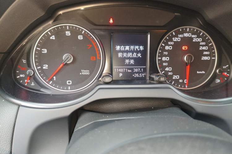 Used Audi Q5 2016 40 TFSI Technology Edition Odometer Close Up