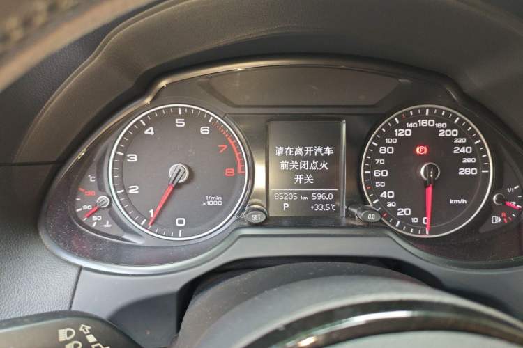 Used Audi Q5 2016 40 TFSI Technology Edition Odometer Close Up
