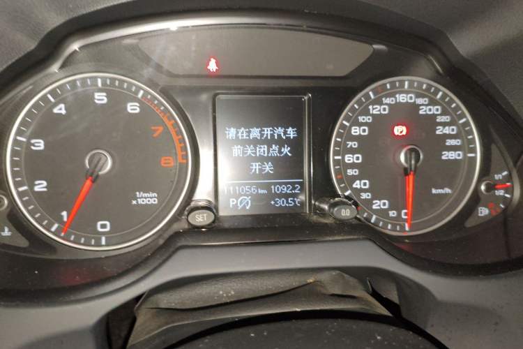 Used Audi Q5 2016 40 TFSI Technology Edition Odometer Close Up