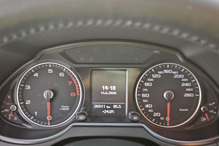 Used Audi Q5 2016 40 TFSI Technology Edition Odometer Close Up