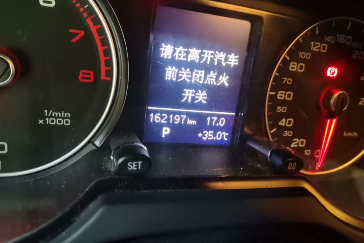 Used Audi Q5 2016 40 TFSI Trendy Edition Odometer Close Up