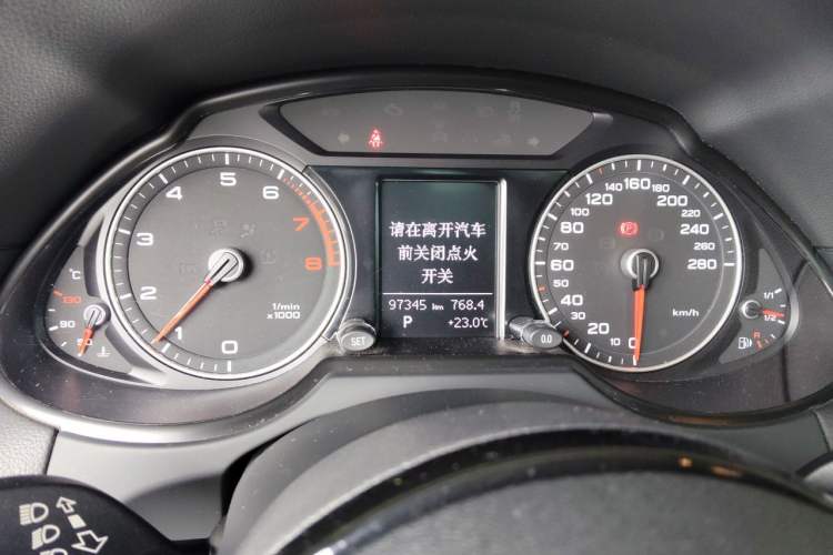Used Audi Q5 2016 40 TFSI Trendy Edition Odometer Close Up