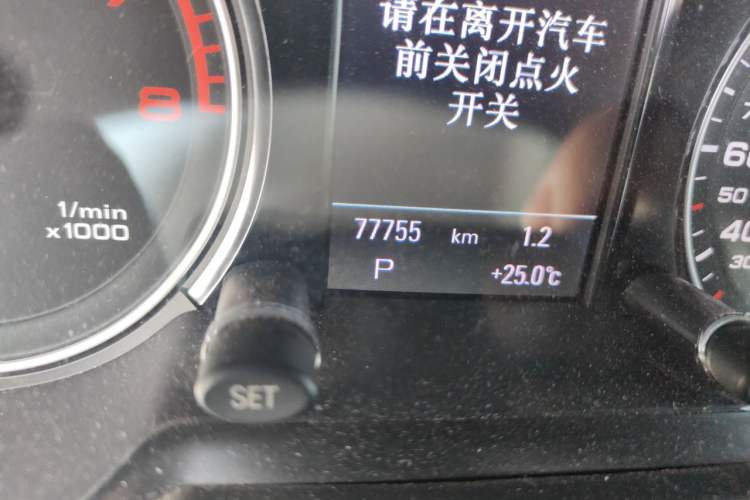 Used Audi Q5 2016 40 TFSI Comfort Model Odometer Close Up