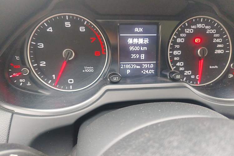 Used Audi Q5 2016 40 TFSI Technology Edition Odometer Close Up